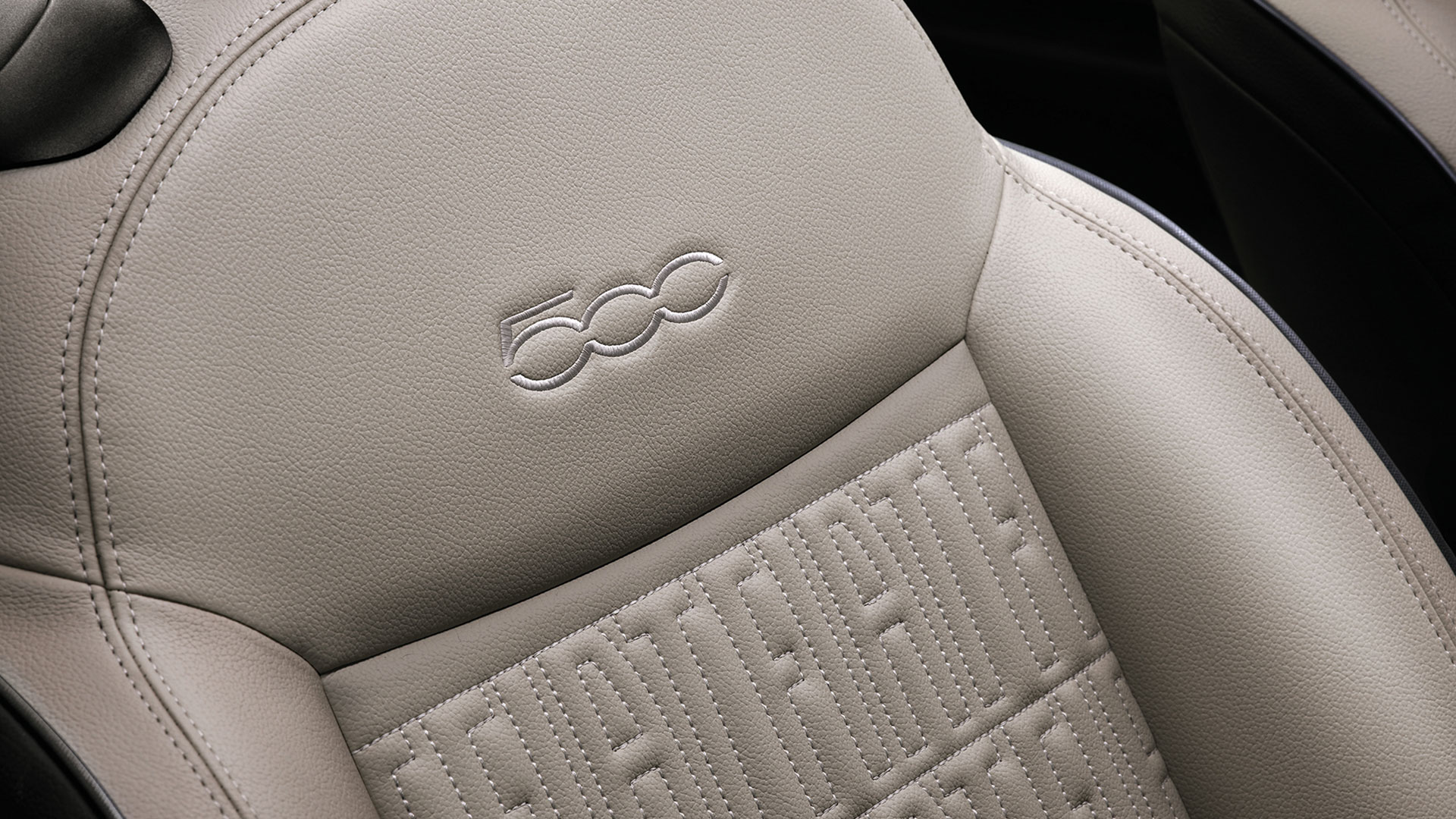 PREMIUM INTERIORS WITH SOFT TOUCH SEATS WITH FIAT MONOGRAM